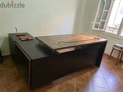مكتب مدير 190×140 سم بحالة الزيرو | 5500 جنيه فقط.