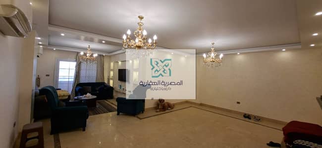 شقه للبيع    ( بسعر لقطه )  شارع كارفور الرائيسي  بالقرب من الدائري ومنطقه الخدمات  دور 9  . . مش اخير . . . 2 اسانسير  مساحه 180 متر