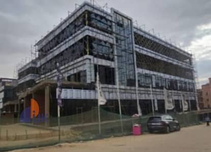 محل تجارى للبيع استلام فورى أمام الجامعة الأمريكية AUC فى قلب التجمع الخامس القاهرة الجديدة Fifth Settlement, New Cairo