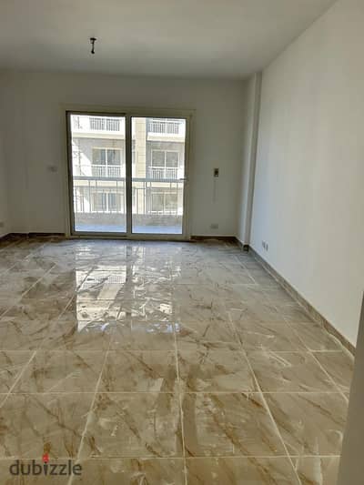 For rent in Madinaty, 116 sq m, first occupancy, consisting of 3 rooms and 2 bathrooms, garden view, at a special price.