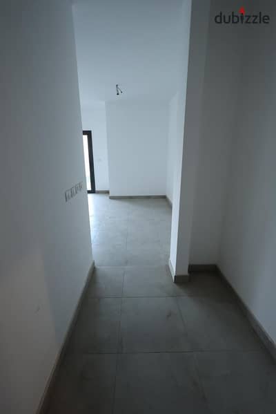 Apartment for sale in Privado, Madinty, 178 meters, super lux finishing with kitchen, cash payment, all installments included, and parking. 178 meters, 3 rooms and 3 bathrooms, reception. Very excellent opportunity directly in front of services. Required 12 million and a half, slight negotiation. Serious inquiries for viewing at any time.