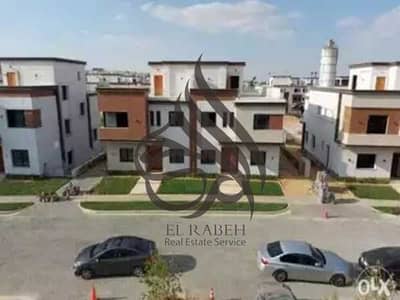 تاون هاوس ميديل للبيع في ازار2 التجمع الخامس موقع متميز و اقل من سعر السوق بمقدم و اقساط