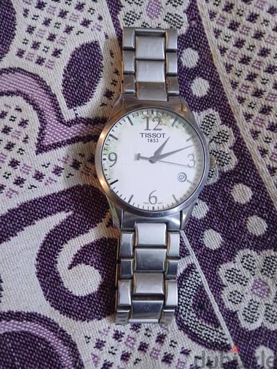 ساعه Tissot شغاله بس دخل فيها ميه بسيط وي هي شغاله ١٠٠%