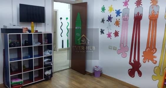 محل للبيع الشيخ زايد على شارع رئيسى مساحه 570 متر متاجر