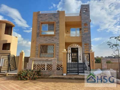 For sale, a 424 square meter villa - Al Hizam Al Akhdar - Immediate delivery - Semi finishing - Installments available