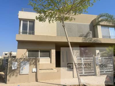 بالتقسيط استلام فوري توين هاوس لاند سكيب فيو للبيع في ذا كراون بالم هيلز The Crown Palm Hills جولف اكستينشن 6اكتوبر الجيزه