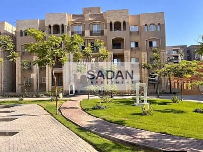 شقة للبيع بخصم 35 % استلام فوري في كمبوند  روك فيراعلى محور التسعين  مباشرة   في التجمع الخامس كمبوند متكامل الخدمات و المرافق Rock Vera - New Cairo .