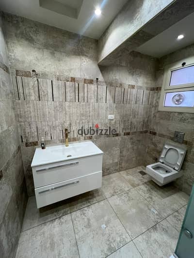 شقه للايجار اول سكن في كمبوند اوبرا سيتي تشطيب فندقي
