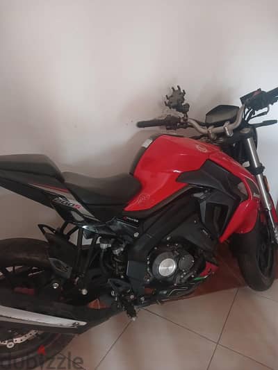 دراجه ناريه benelli s 200