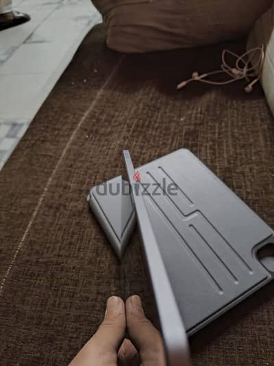 iPad 128GB بحالة الزيرو  بطارية 95% مع كل حاجته