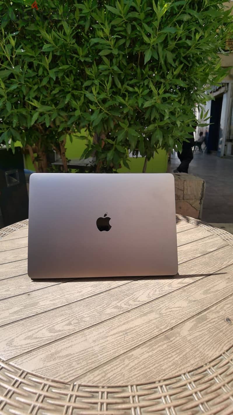 MacBook. pro 2017 1