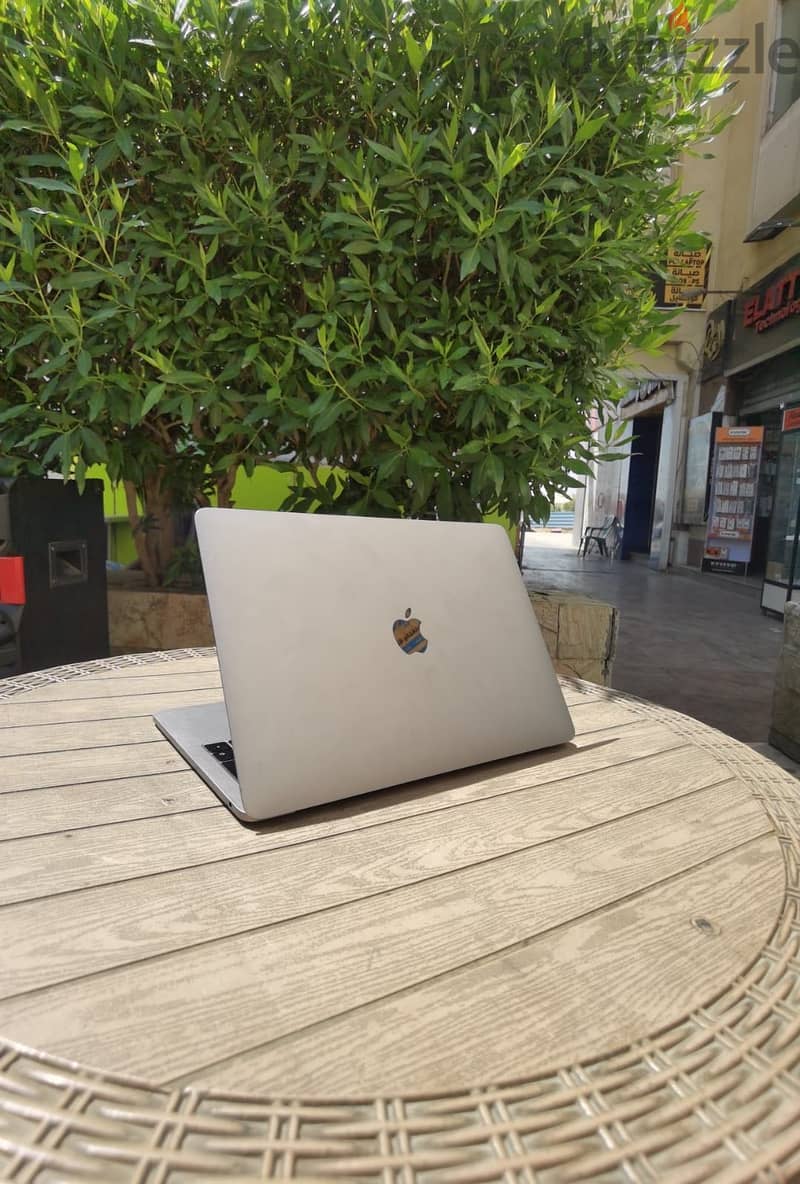 MacBook. pro 2017 4