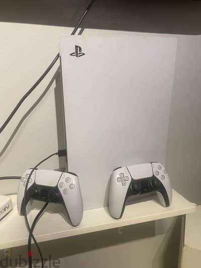 ps5 cd  حاله ممتازه مع دراعين اوريجنال  مساحه 825