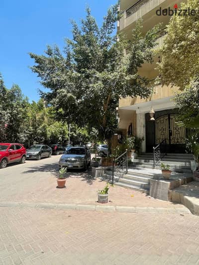 4-bedroom penthouse for sale, 290 sqm, in a prime location in the heart of Maadi. It features a luxurious finish and an open view