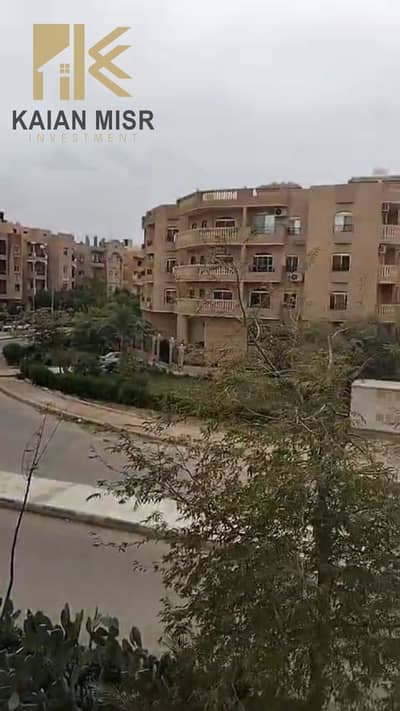 شقة لقطة ١٨٠ م بفيو بانوراما مميز بجانب نادي جرين هيلز وطريق الشباب بمدينة الشروق