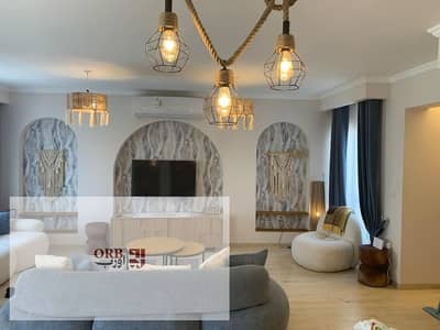 اون هاوس مميز داخل مشروع Azha North Coast في رأس الحكمة، بموقع من أقوى مناطق الساحل الشمالي حاليًا، فرصة استثمار وسكن صيفي راقي بإطلالة بحر ومواصفات ع