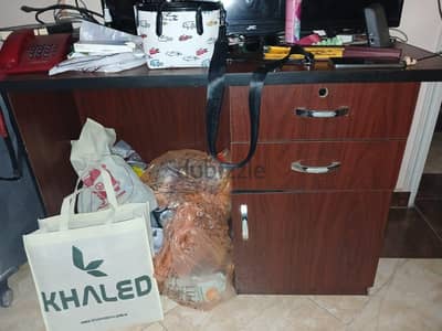 طاولة كومبيوتر
