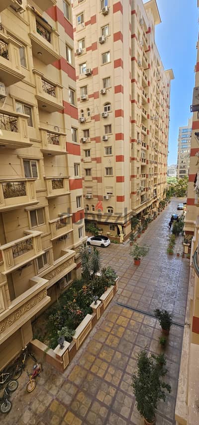 شقة كمبوند حدائق السرايا  ١٣١ م٢