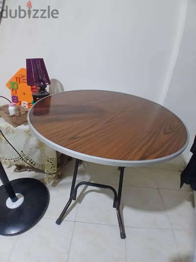 طاولة مدورة للبيع