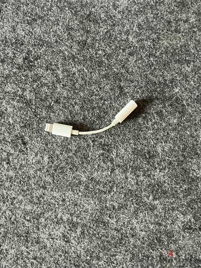 Original Apple Lightening to 3.5 mm adapter  