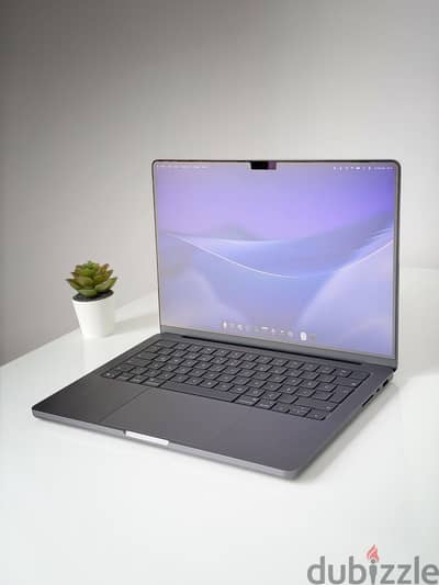 MacBook Pro M5 14” 16GB RAM 1-tera ssd only 4 cycle count only