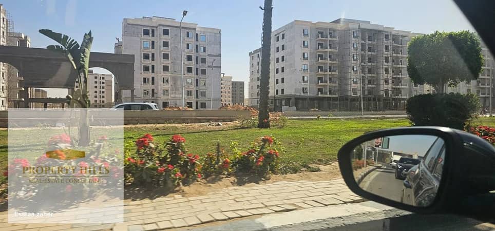 شقة بتشطيب كامل للبيع بخصم للكاش كبير ؜ وتقسيط علي 8 سنين في التجمع الخامس كمبوند مايان بأقل مقدم مطلوب