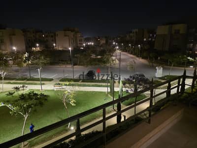شقة للايجار في بالم باركس بالمطبخ والتكييفات، فيو مفتوح
