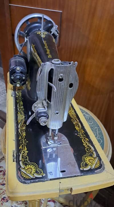 ماكينة خياطة
