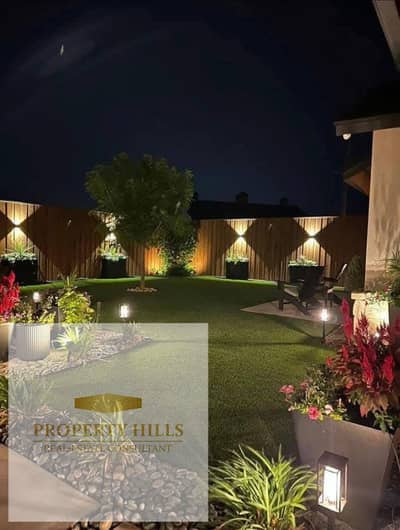 Next to Auc, a corner townhouse at an unbelievable price! Pay 853,000 down and receive it in the heart of New Cairo. Next to Auc, a corner townhouse at an unbelievable price! Pay 853,000 down and receive it in the heart of New Cairo.