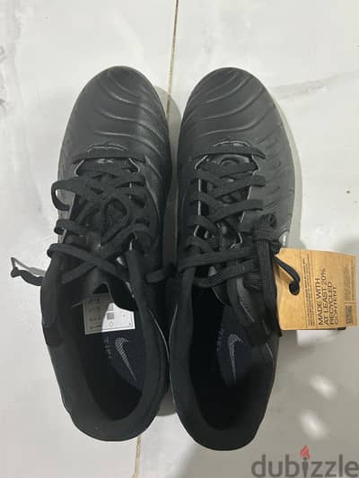 جزمه كوره nike timbo مقاس 42.5 متلبستش ولا مره