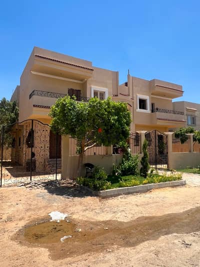 For sale, a duplex with an area of 240 sq m next to Downtown and services in the Villas neighborhood in Badr City