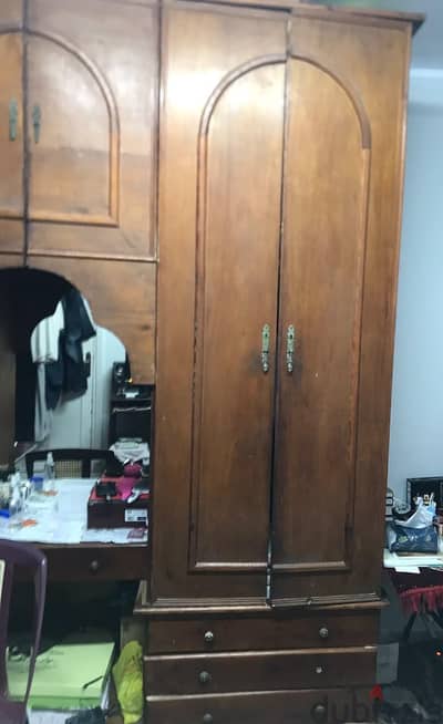 دولاب بي تسريحه نضيف