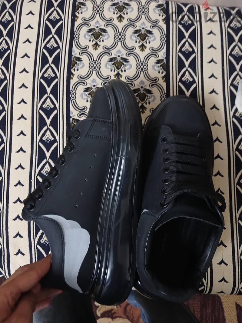 Alexander McQueen without a box 1