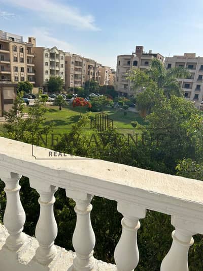 شقة فاخرة بتشطيبات رائعة وإطلالة خلابة على المساحات الخضراء للبيع في عمارات النرجس  Narges omarat بجوار مسجد فاطمة الشربتلي القاهرة الجديدة