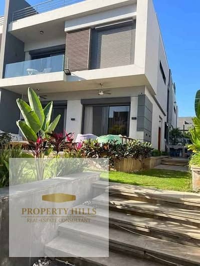 Townhouse for sale, ultra-super-lux finishing, in the heart of Fifth Settlement, with a down payment of 1,825,000