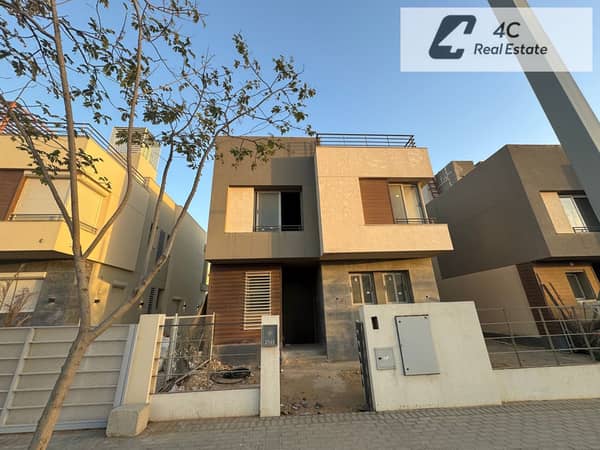 بأقل من سعرها ب 500 الف بمقدم وتكملة أقساط استلام فوري فيلا مستقلة ريسيل  في Palm Hills New Cairoالتجمع الخامس بالقرب من الجولدن سكوير وشارع التسعين