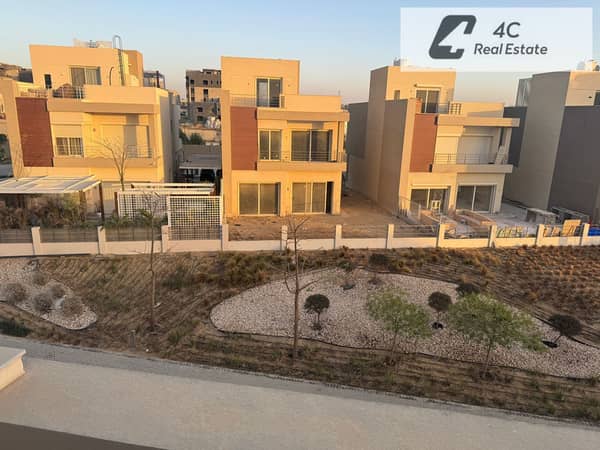 بأقل من سعرها ب 500 الف بمقدم وتكملة أقساط استلام فوري فيلا مستقلة ريسيل  في Palm Hills New Cairoالتجمع الخامس بالقرب من الجولدن سكوير وشارع التسعين