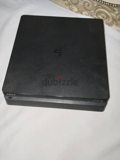 ps4 slim used 2 controllers