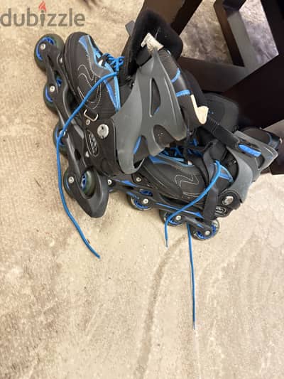 Roll skates medium size, used once باتيناج مت