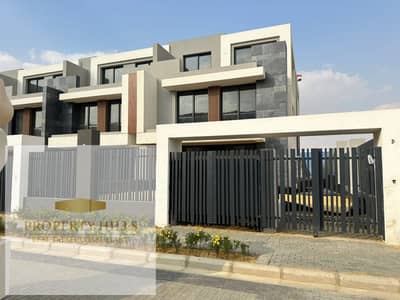 فيلا متشطبه بالكامل في patio التجمع الخامس قريبه جدا للجامعه الامريكيه