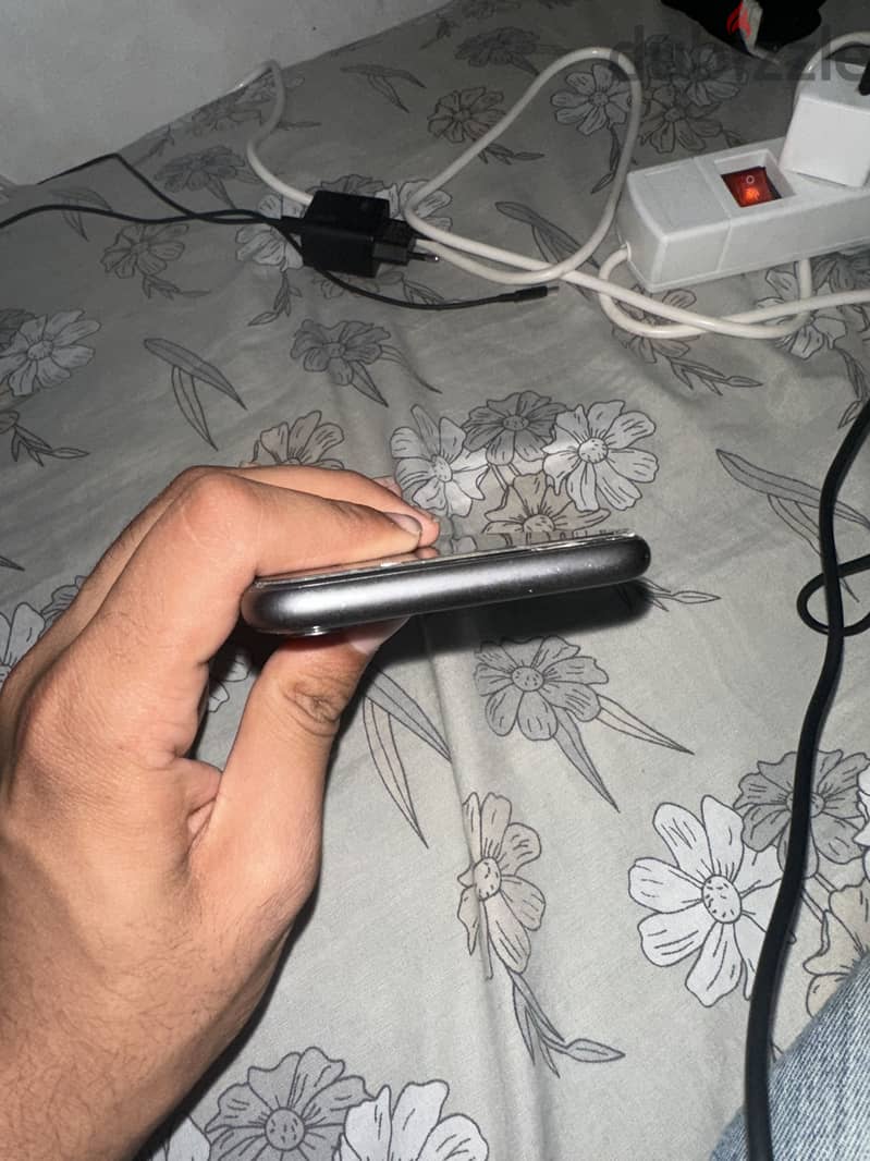 Apple - iPhone 11 3
