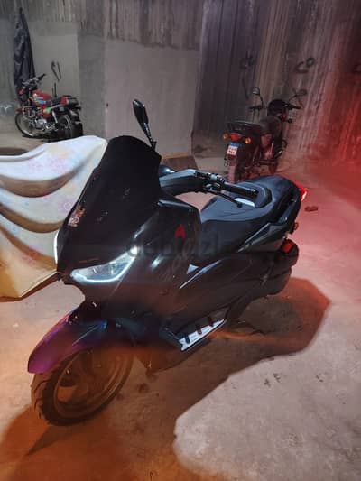scoter hogun n max200cc