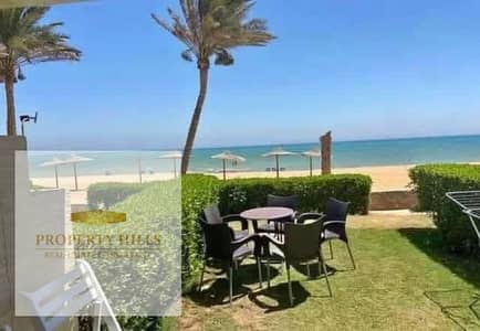شاليه مارينا ارضي يجاردين متشطب يالكامل علي البحر مباشره بالفرش استلام فوري