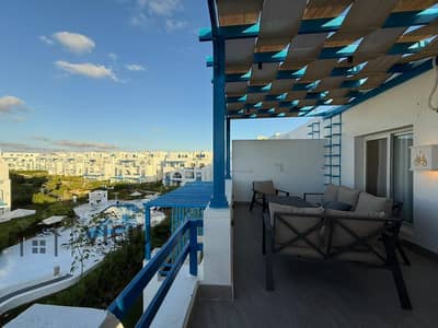 بنتهاوس 3 غرف للايجار مفروش بالكامل مباشر علي حمام السباحة ماونتن فيو راس الحكمة Mountain View Ras Al Hekma