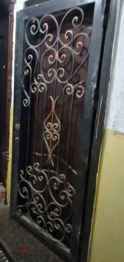 باب حديد للمنزل