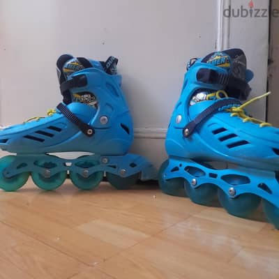 سكيت مستعمل مقاسه 39-41 مع كرتونه