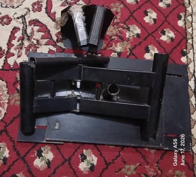 حامل تليفزيون  استعمال شهر و نص معدنه تقيل جدا . جايبة نوع نظيف