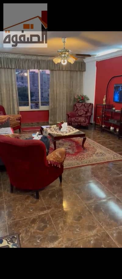 شقه للايجار المفروش المعادي خطوات لميدان الحريه وقريب للكورنيش والمترو وكل الخدمات والمواصلات موقع مميز وحيوي