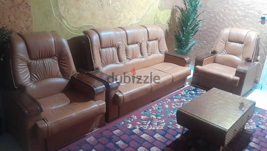 طقم أنتريه جلد "كسر زيرو" استخدام خفيف جداً + تربيزة مودرن هدية