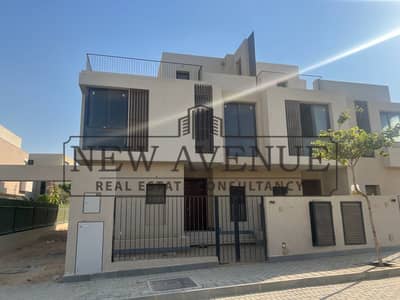 توين هاوس فيلا للبيع فى سوديك ايست نيو هليوبوليس Sodic east New Heliopolis فى موقع مميز على ڤيو مفتوح و متشطب ٧٠%  جاهزة على  الاستلام الفوري